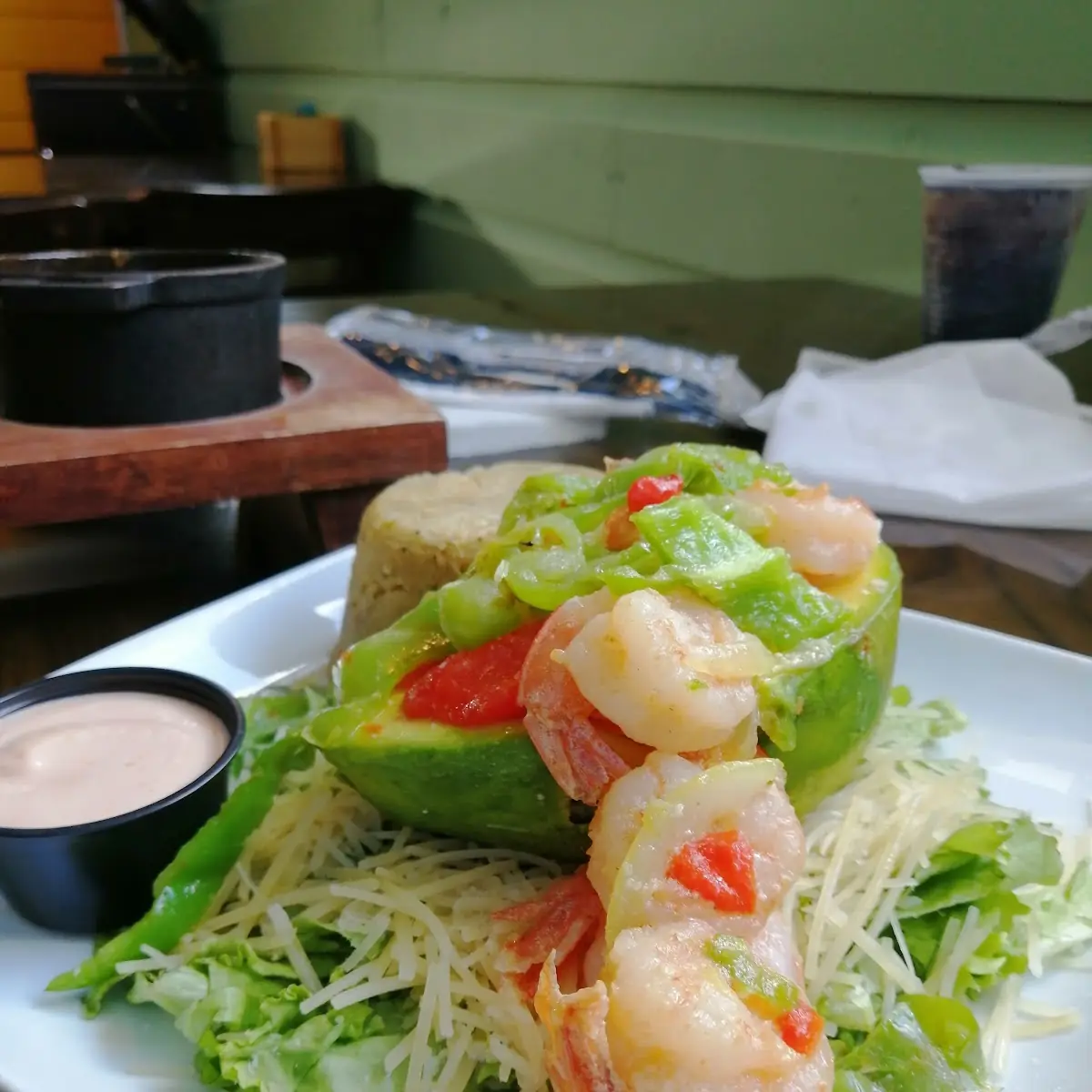 Aguacate Relleno de Camarones