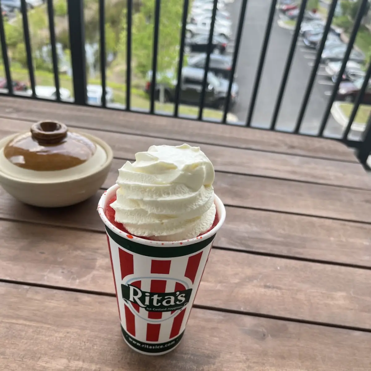 Cherry Gelati w Vanilla Ice Cream