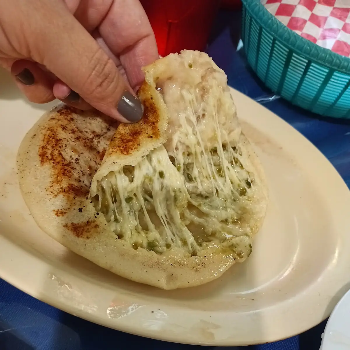Pupusa De Queso Con Loroco