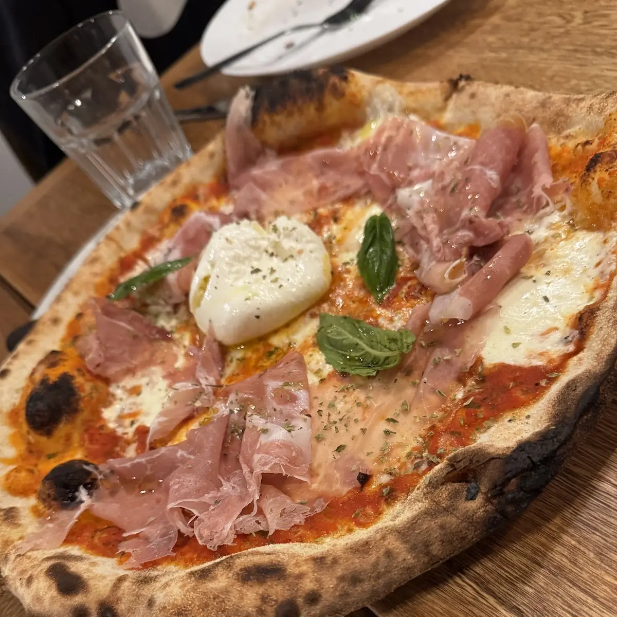 Pizza Burrata E Prosciutto W