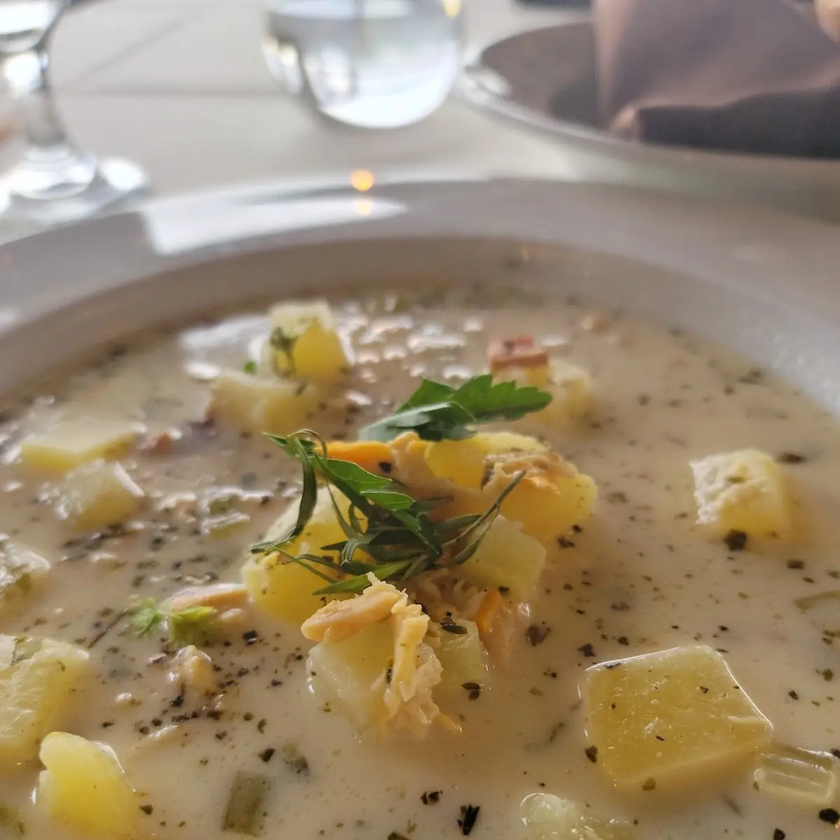 Bouillon Style Clam Chowder