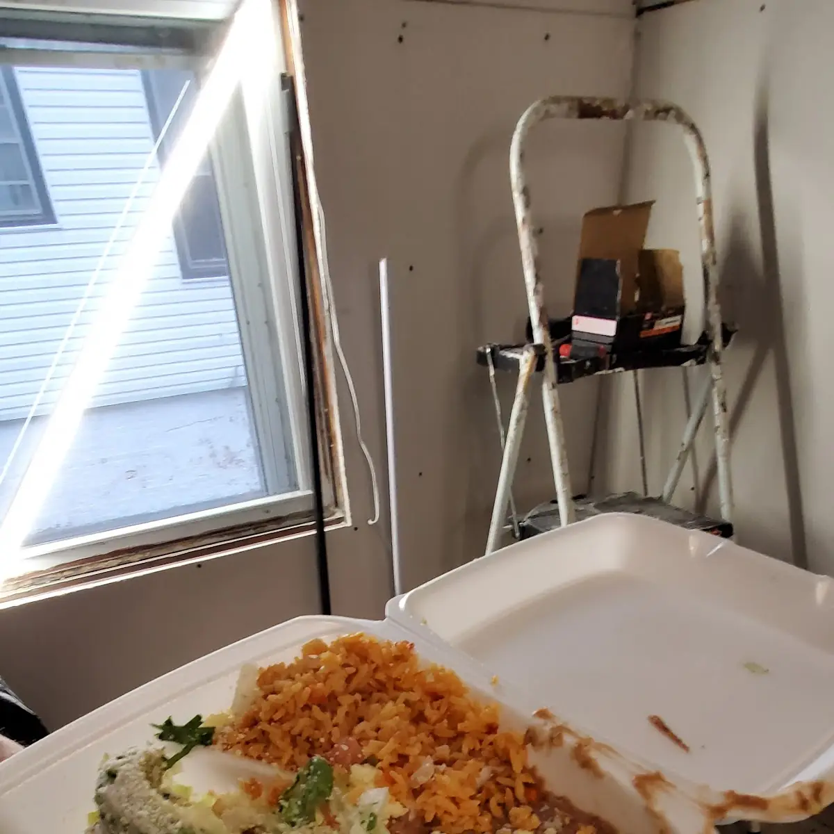 Flautas Con Salsa Verde