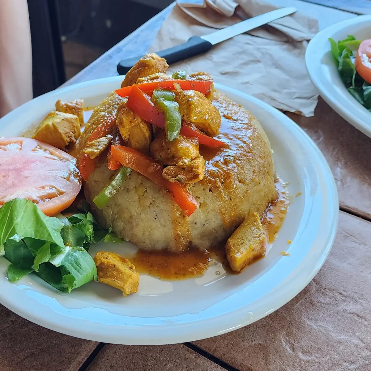 Mofongo Relleno De Pollo En Salsa Criolla