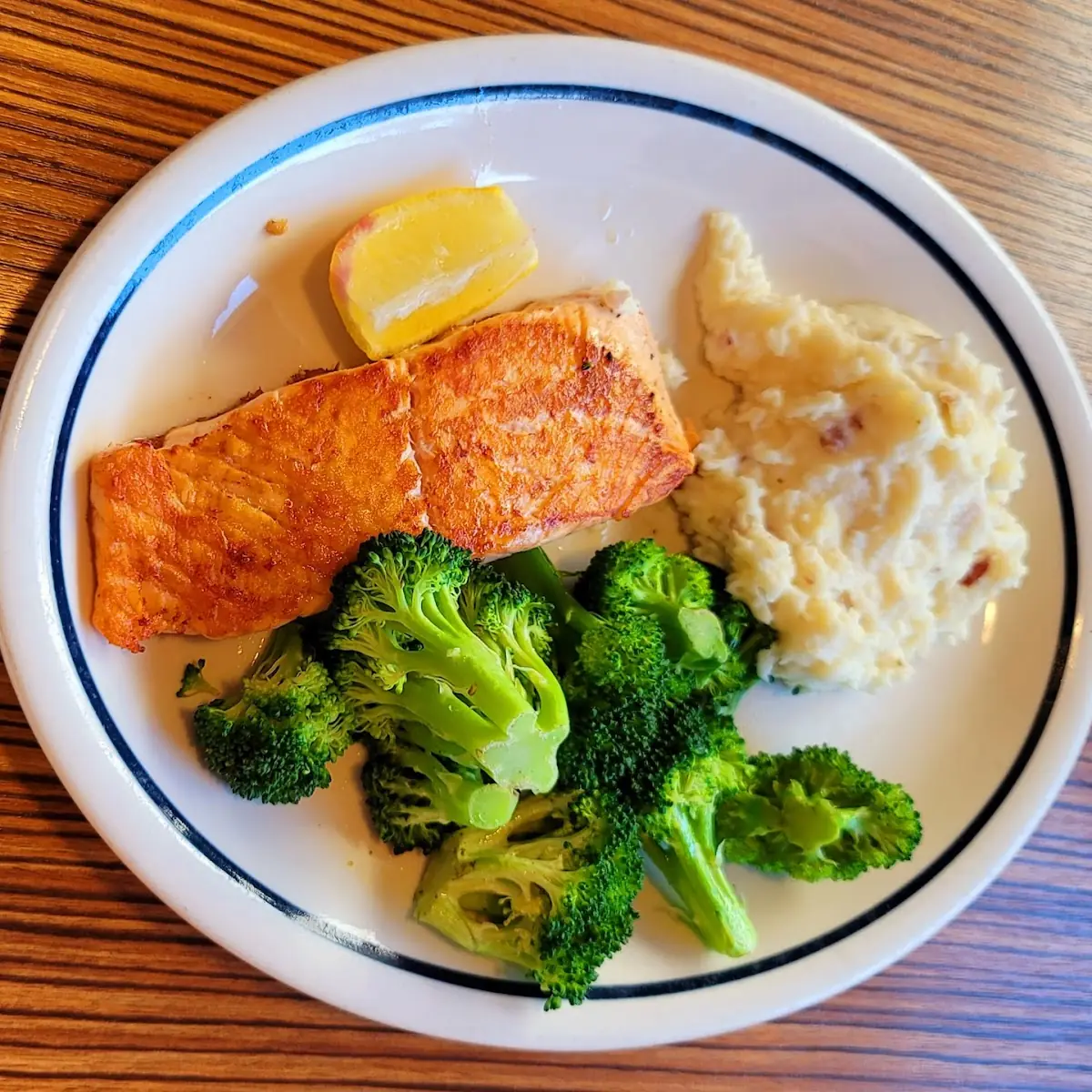 Atlantic Salmon with Mashed Potatoes and Broccoli