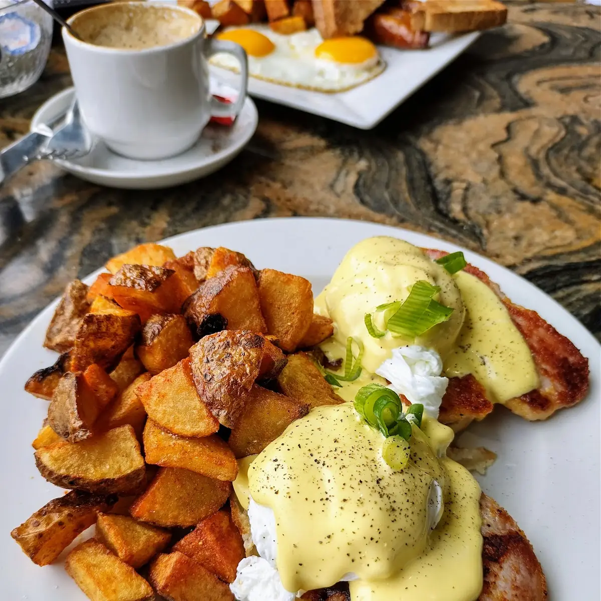 Eggs Benedict, TOAST