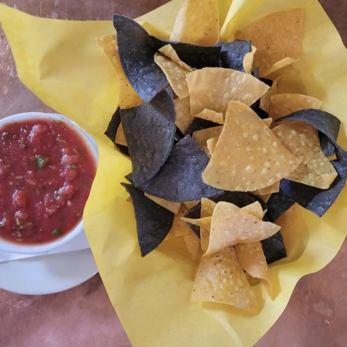 Fresh Tortilla Chips & Salsa