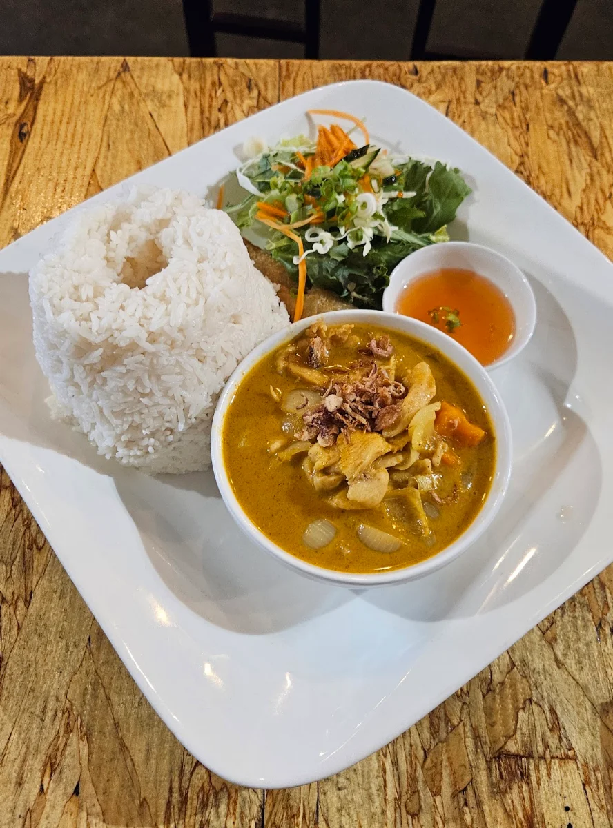 Combo 3 Yellow Curry with Rice, Thai Town Restaurant