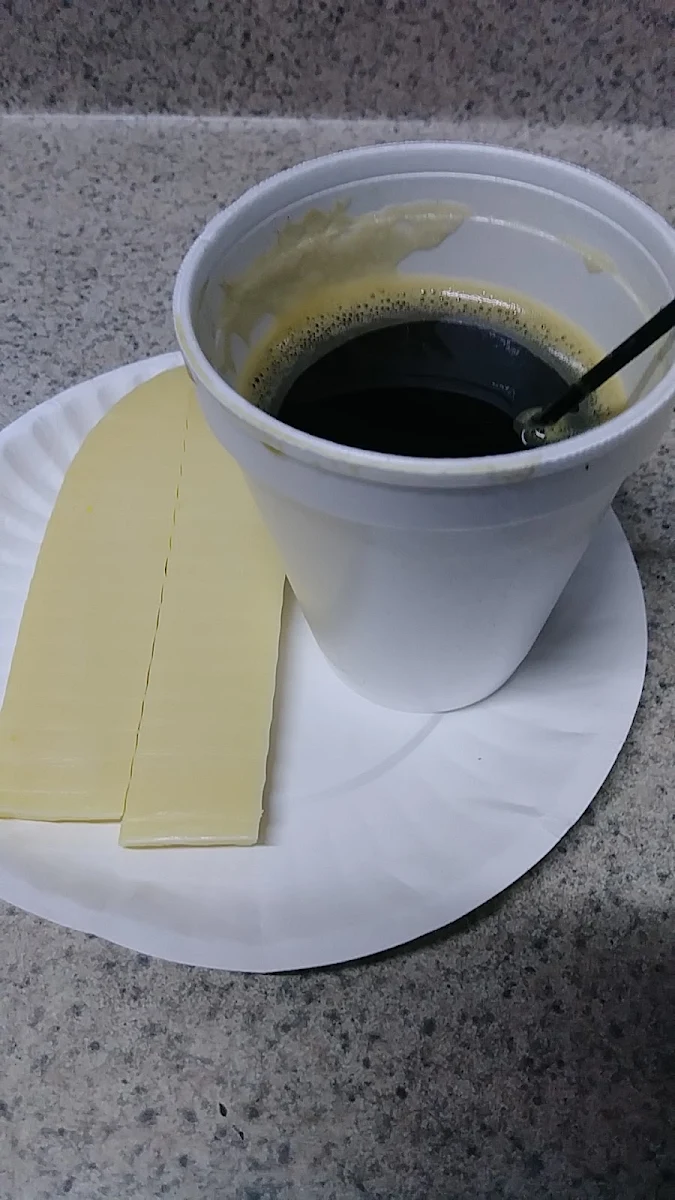 Café Negro Y Queso Gouda