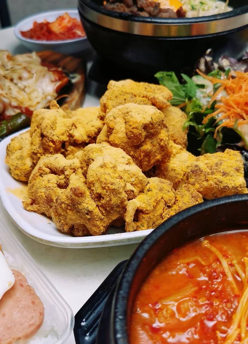 Snow Garlic Cheese Fried Chicken, CJ Lunch Bar
