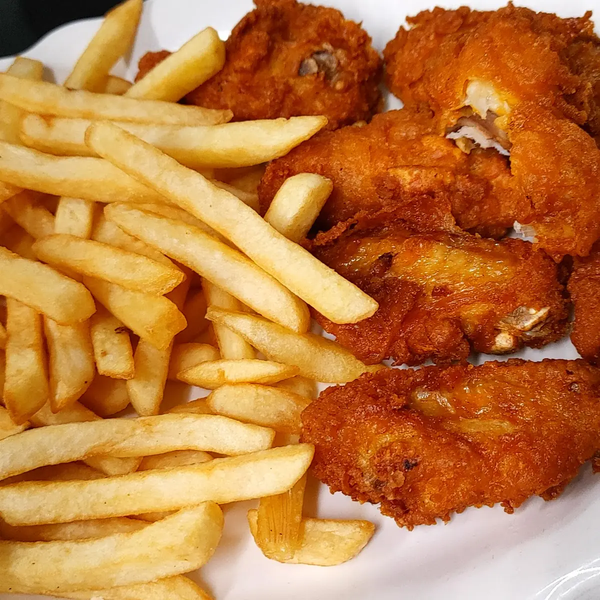 Spicy Chicken Wings with Fries