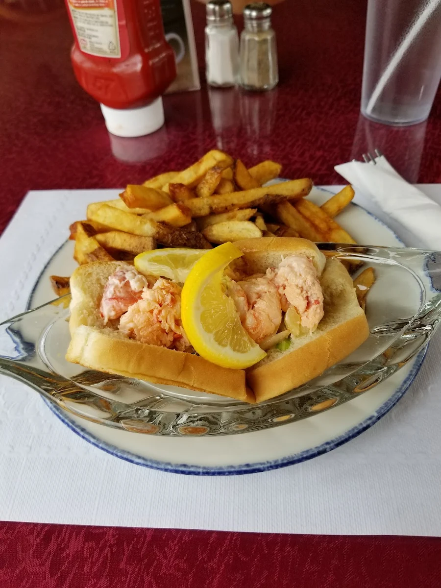 Lobster Roll, Log Cabin
