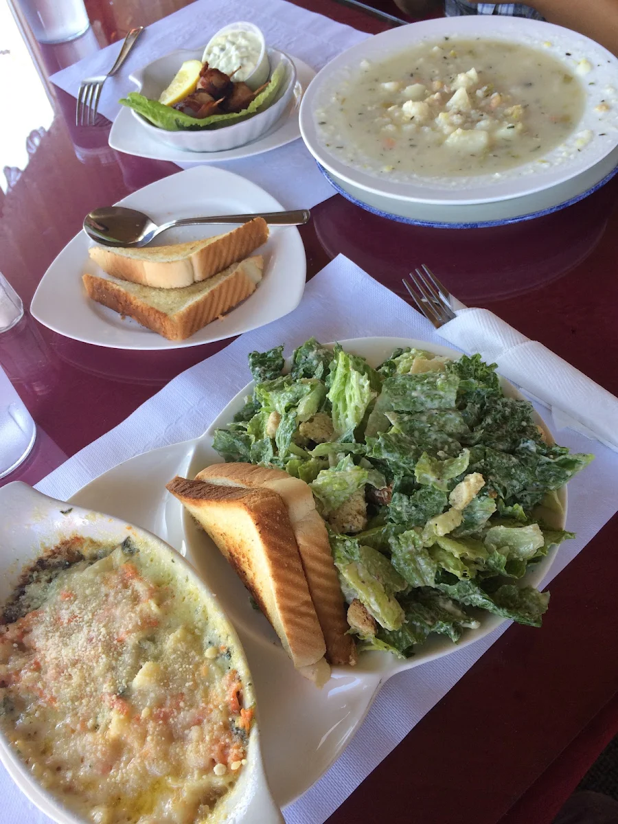 Seafood Chowder & Garlic Toast, Log Cabin