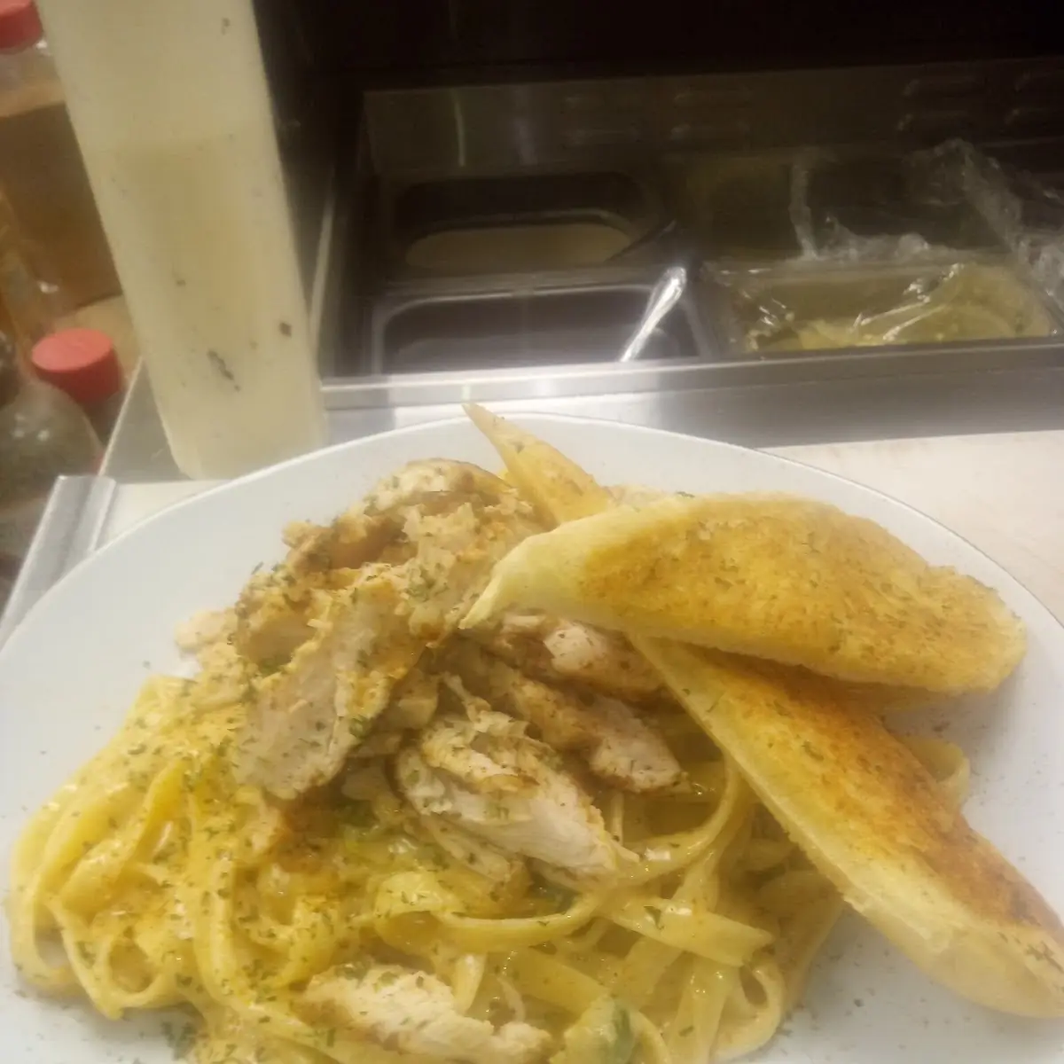 Cajun Chicken Pasta with Garlic Bread