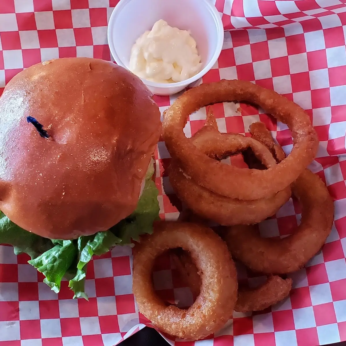 Hamburger with Onion Rings