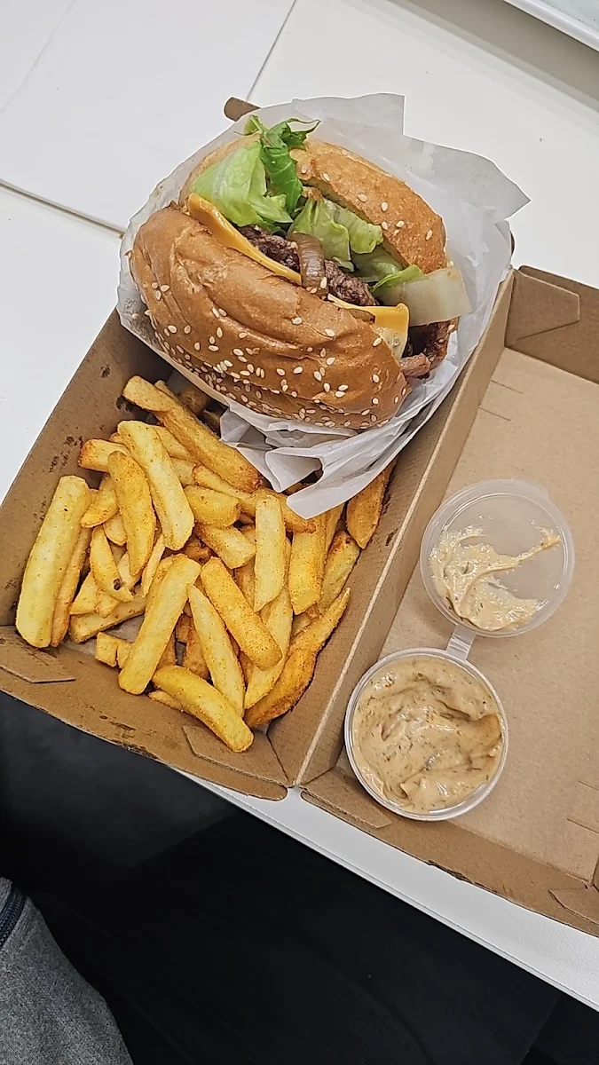 Highlights, OZ Burgers and Take Away