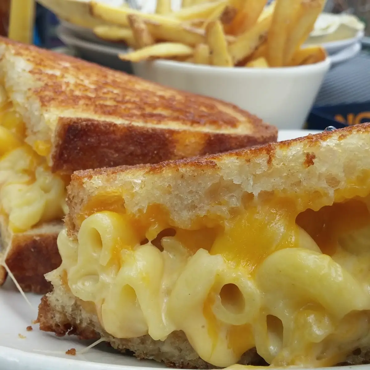 Grilled Mac and Cheese Melt