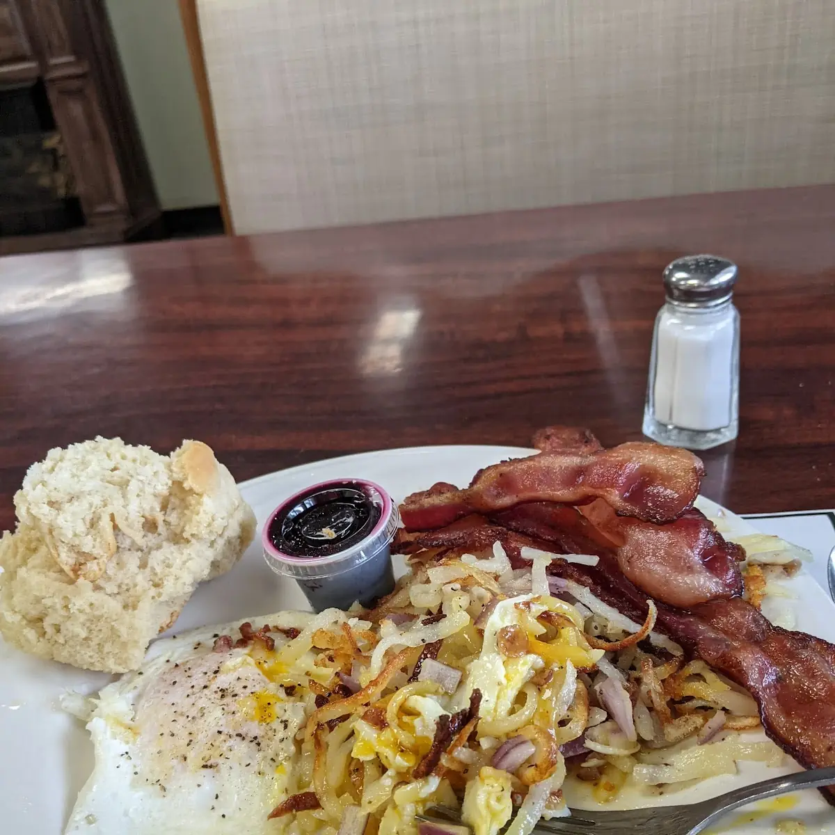 Eggs over Medium Crisp Bacon Hash Browns a D a Biscuit