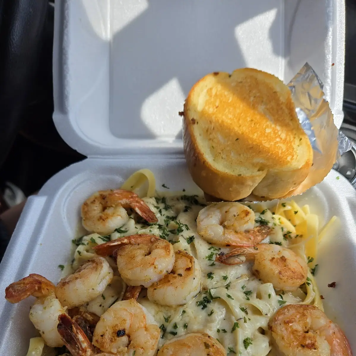 Shrimp Alfredo Pasta and Garlic Bread