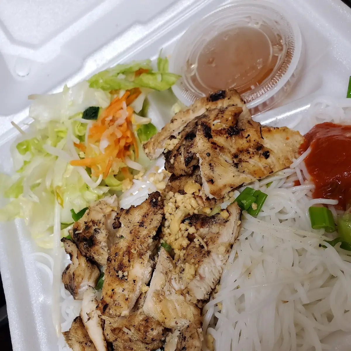 L10 Grille Chicken Noodle