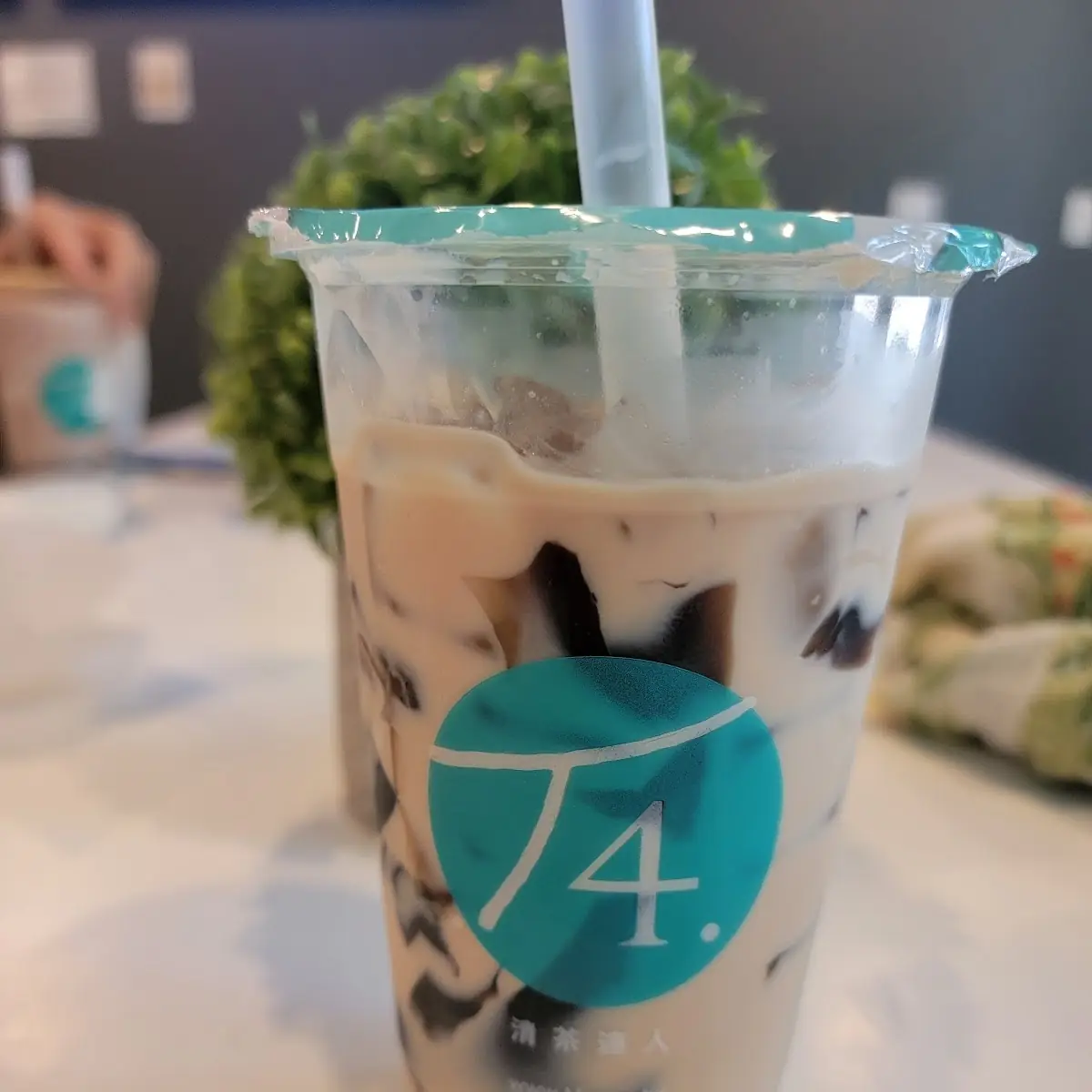 Oolong Milk Tea with Grass Jelly