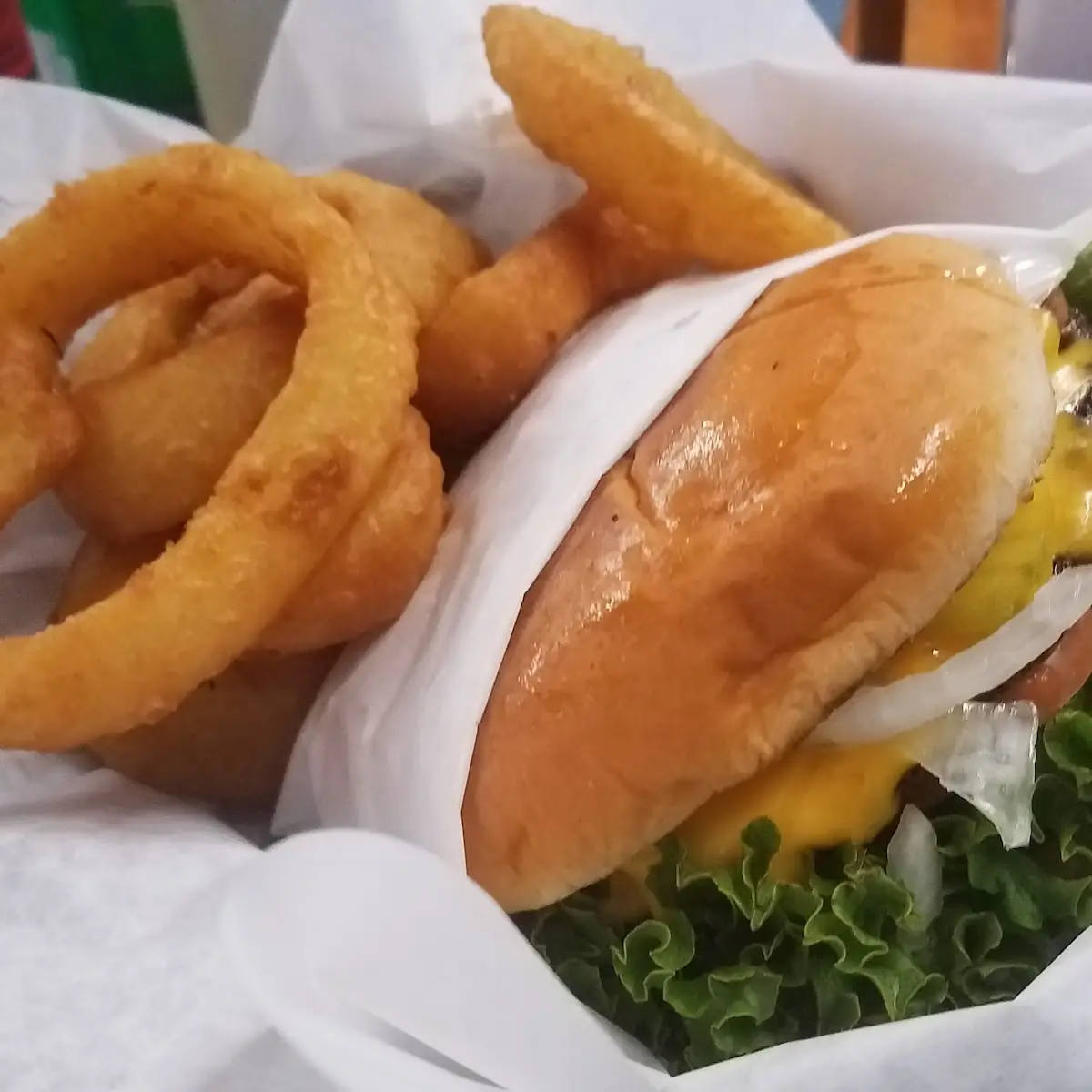 Cheeseburger with Onion Rings