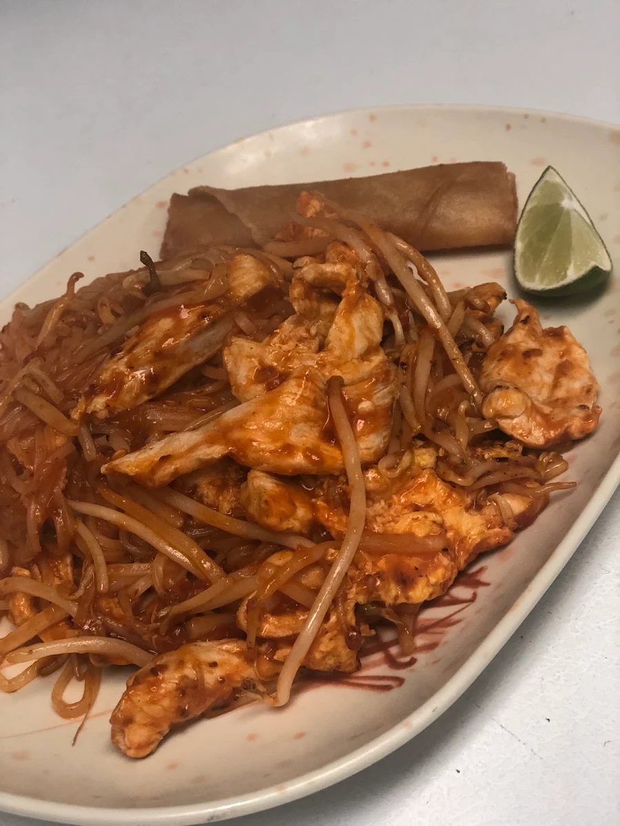 Nouilles de Riz Sautées Avec Boeuf Et Sauce Satay, Soupe Et Noodle
