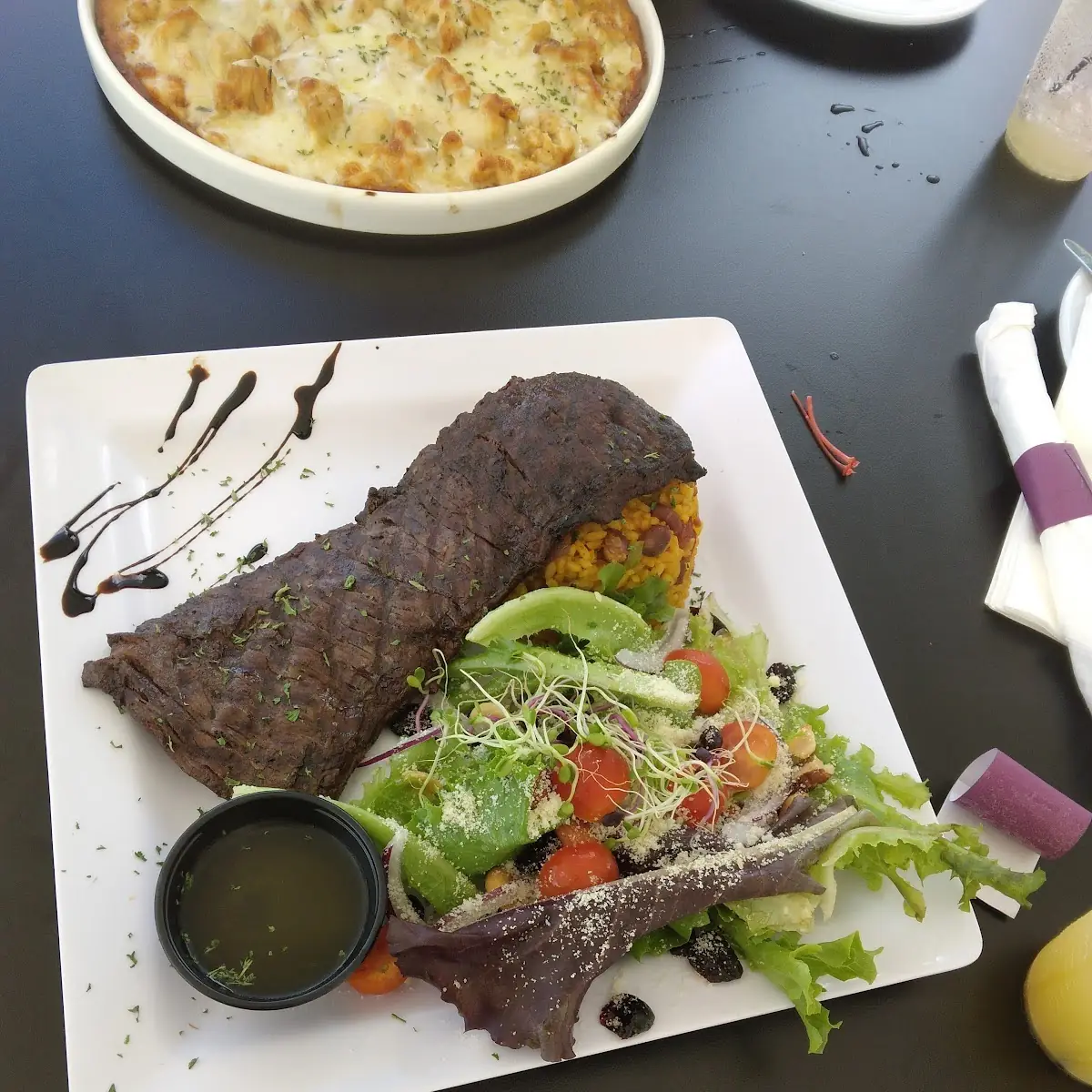 Churrasco Con Arroz Mamposteado Y Ensalada