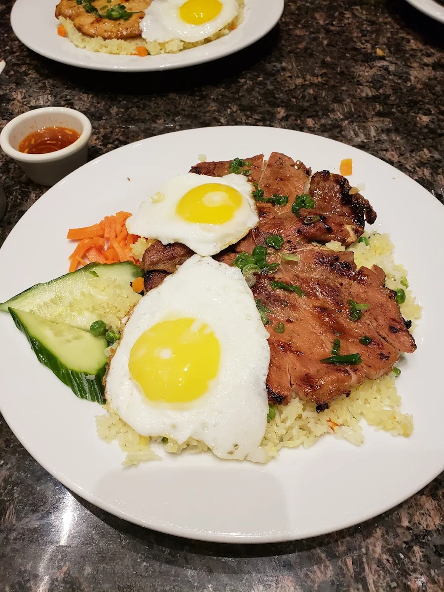 58. Lemongrass Chicken on Fried Rice (2 Pcs)