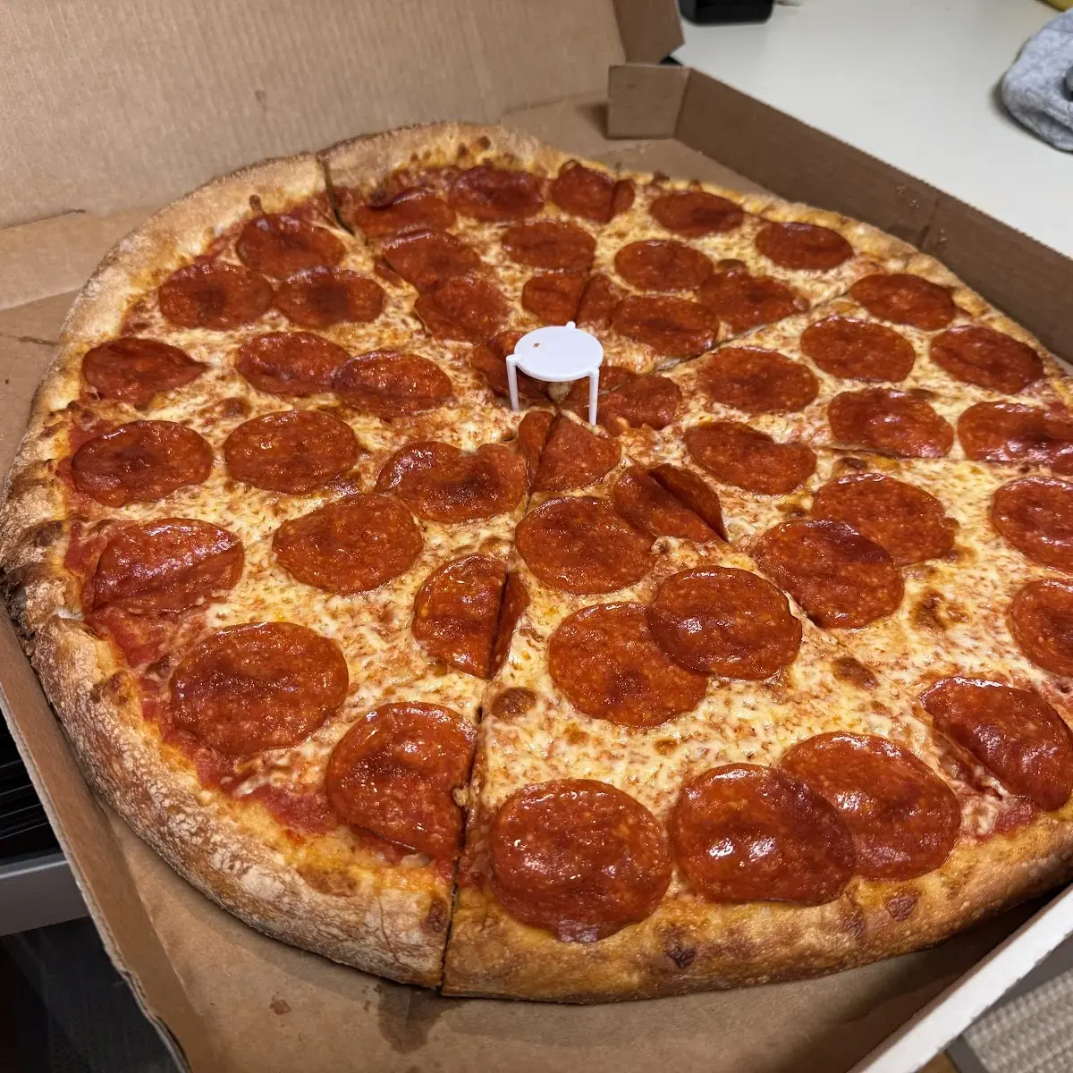 Large Pepperoni Pizza
