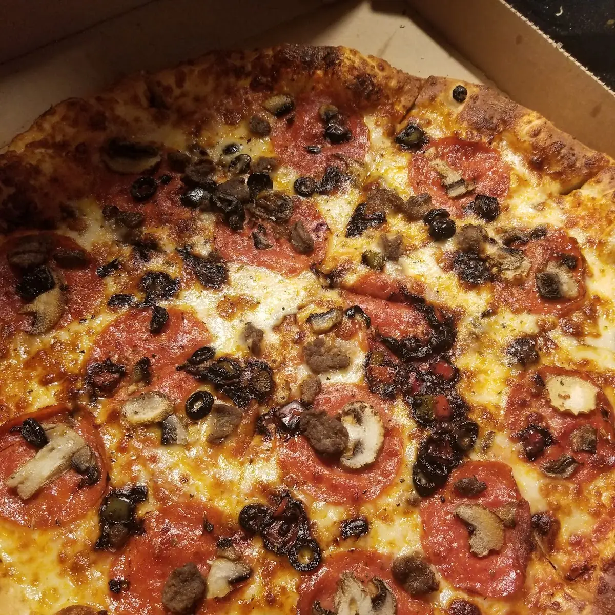 16 Supreme Pizza