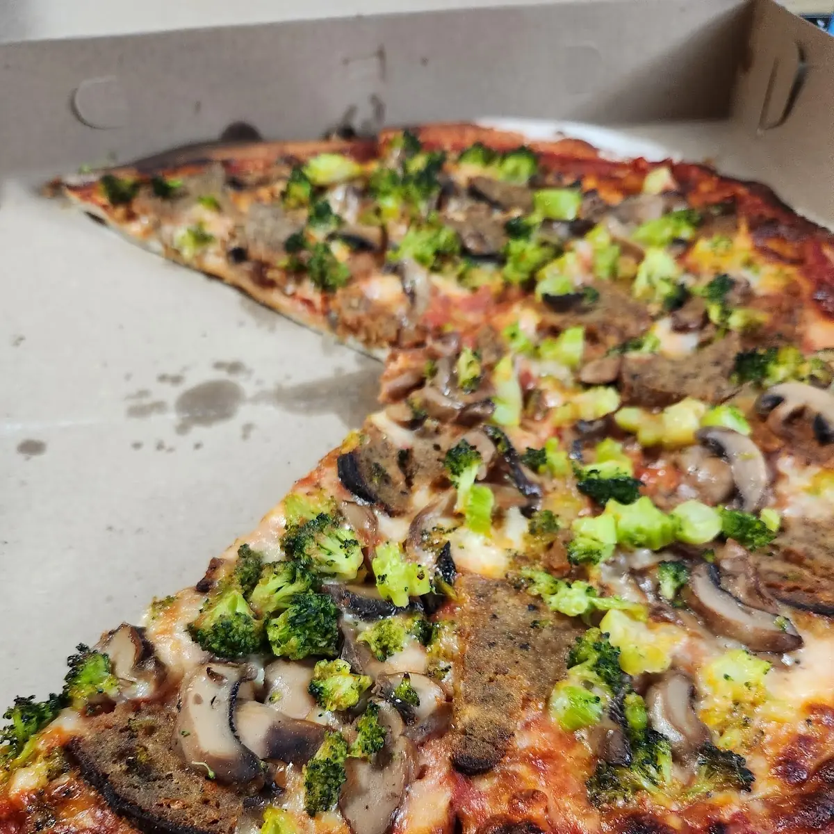 Meatball Broccoli & Mushroom Pizza