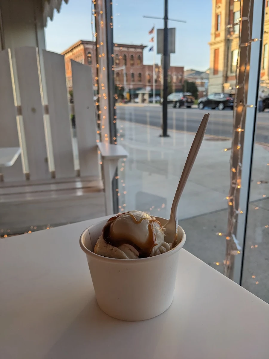 Oat Vanilla Ice Cream with Caramel Sauce