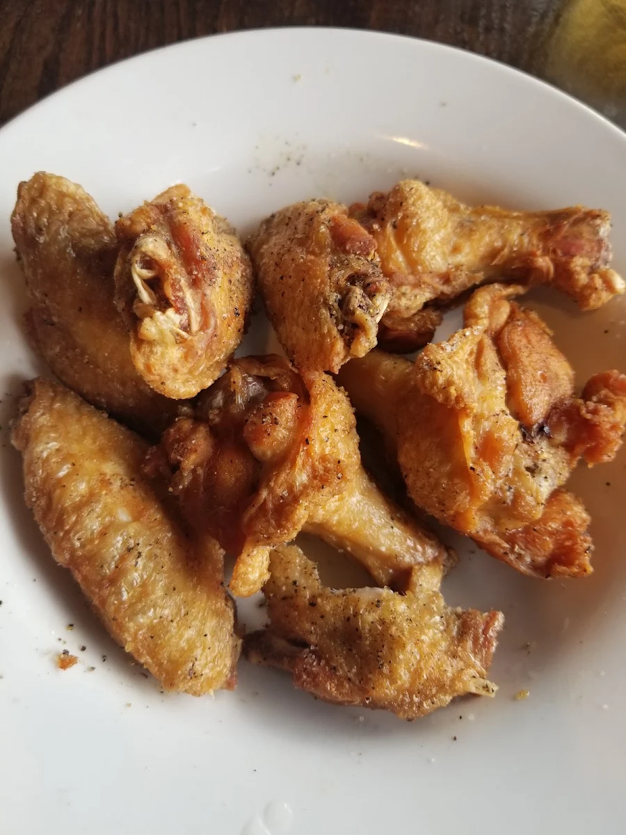 S&P Wings, Smokehouse Tap & Grill!