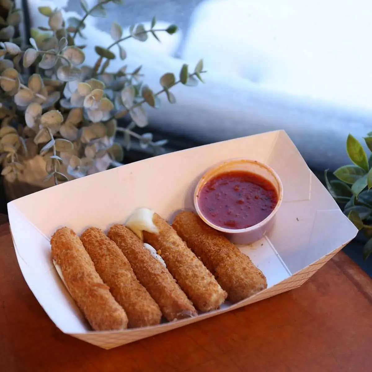 Mozzarella Sticks V with Tomato Sauce