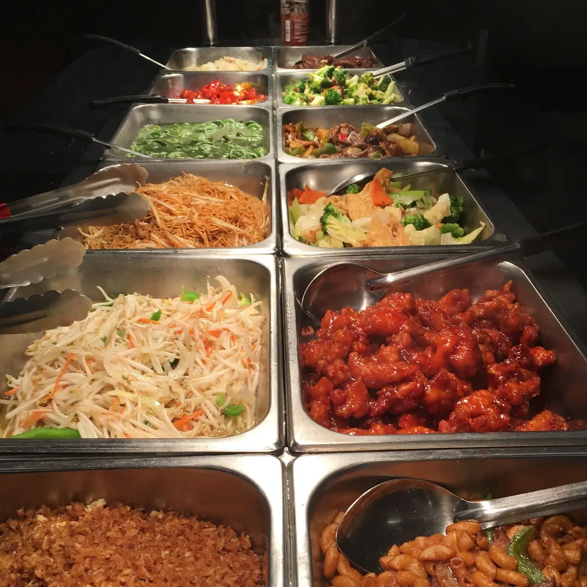 Highlights, Maple Leaf Queen's Buffet