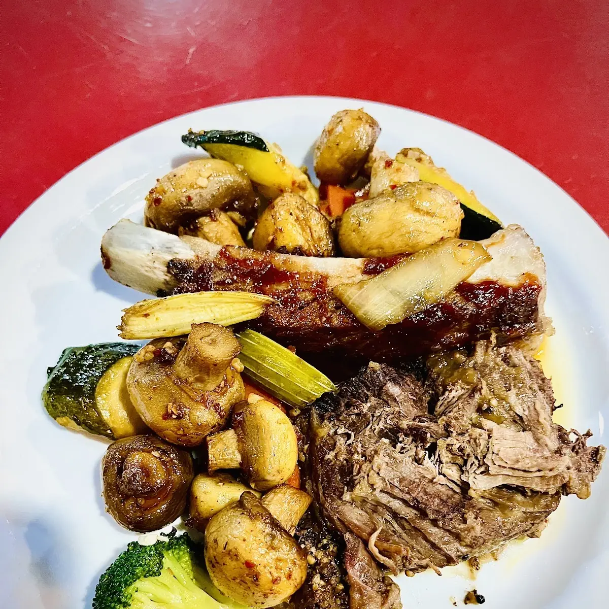 Highlights, Maple Leaf Queen's Buffet