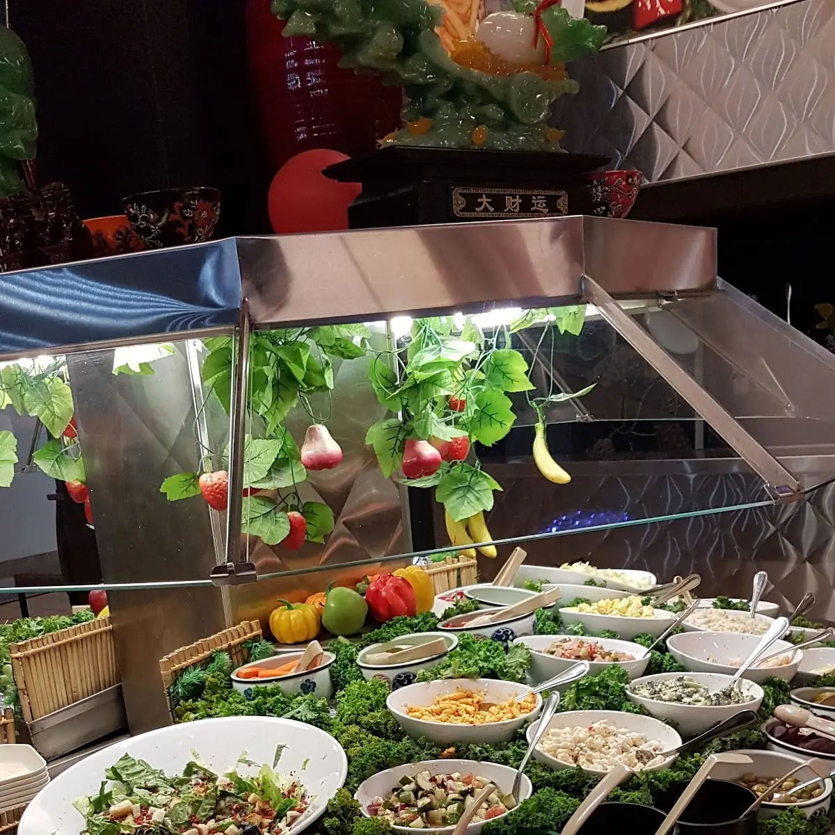 Highlights, Maple Leaf Queen's Buffet