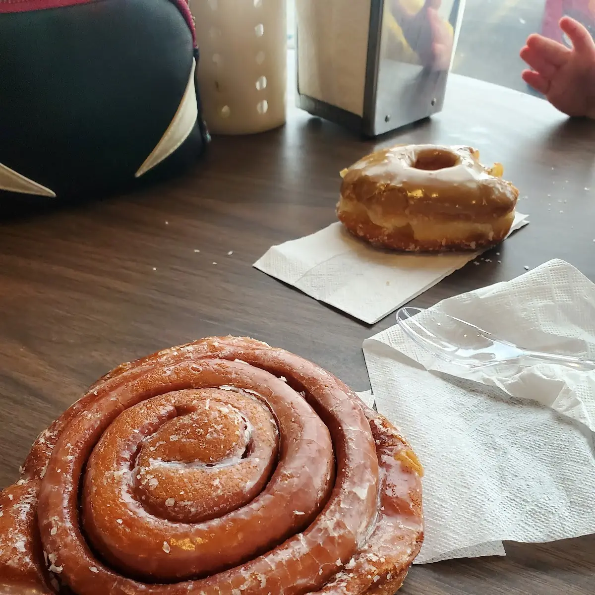 Regular Cinnamon Roll with Raisins (4x4 size)