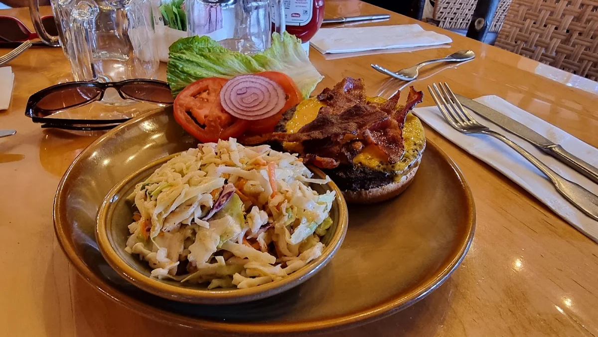 Beef Burger Mit Coleslaw