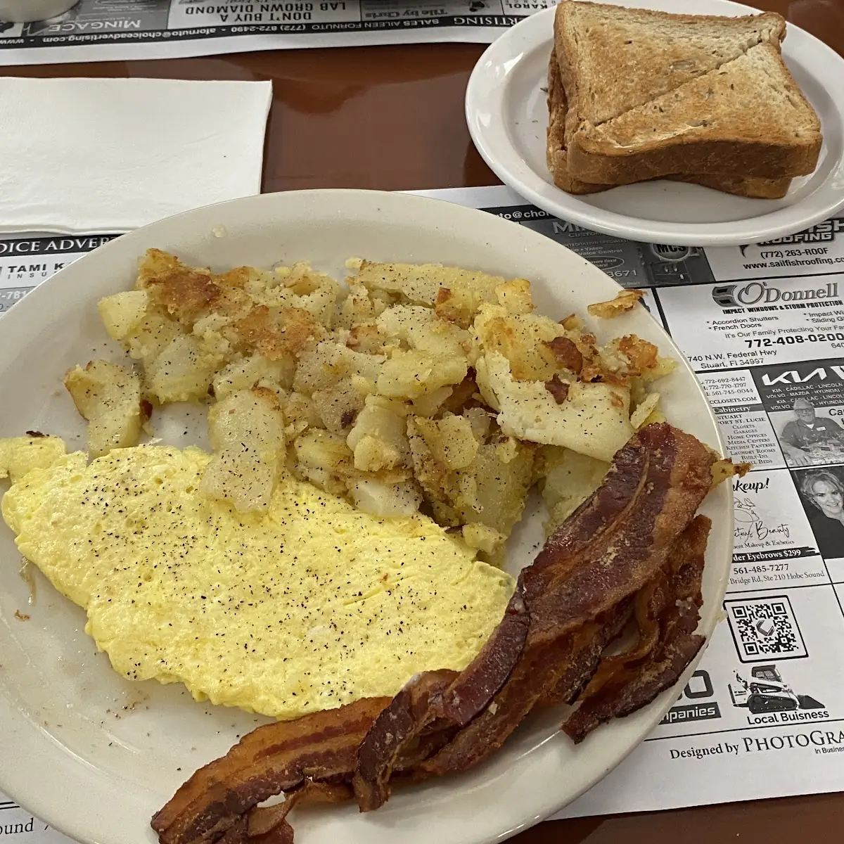 Crisp Bacon Scrambled Eggs and Hash Browns