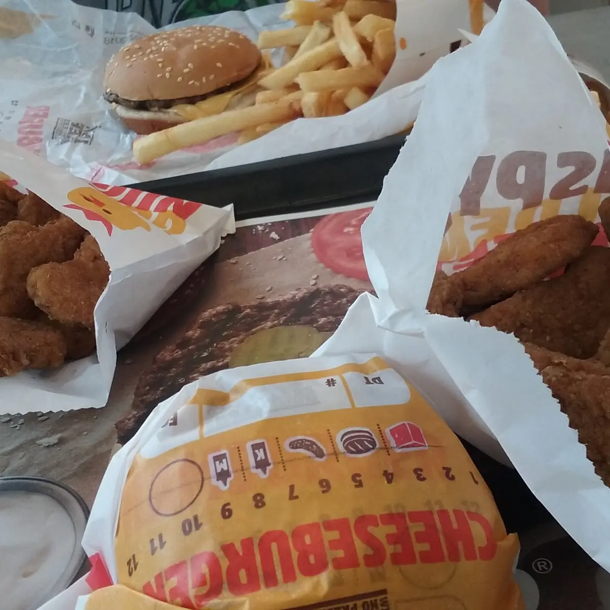 Chicken Nuggets 2 Cheeseburger Value Meal