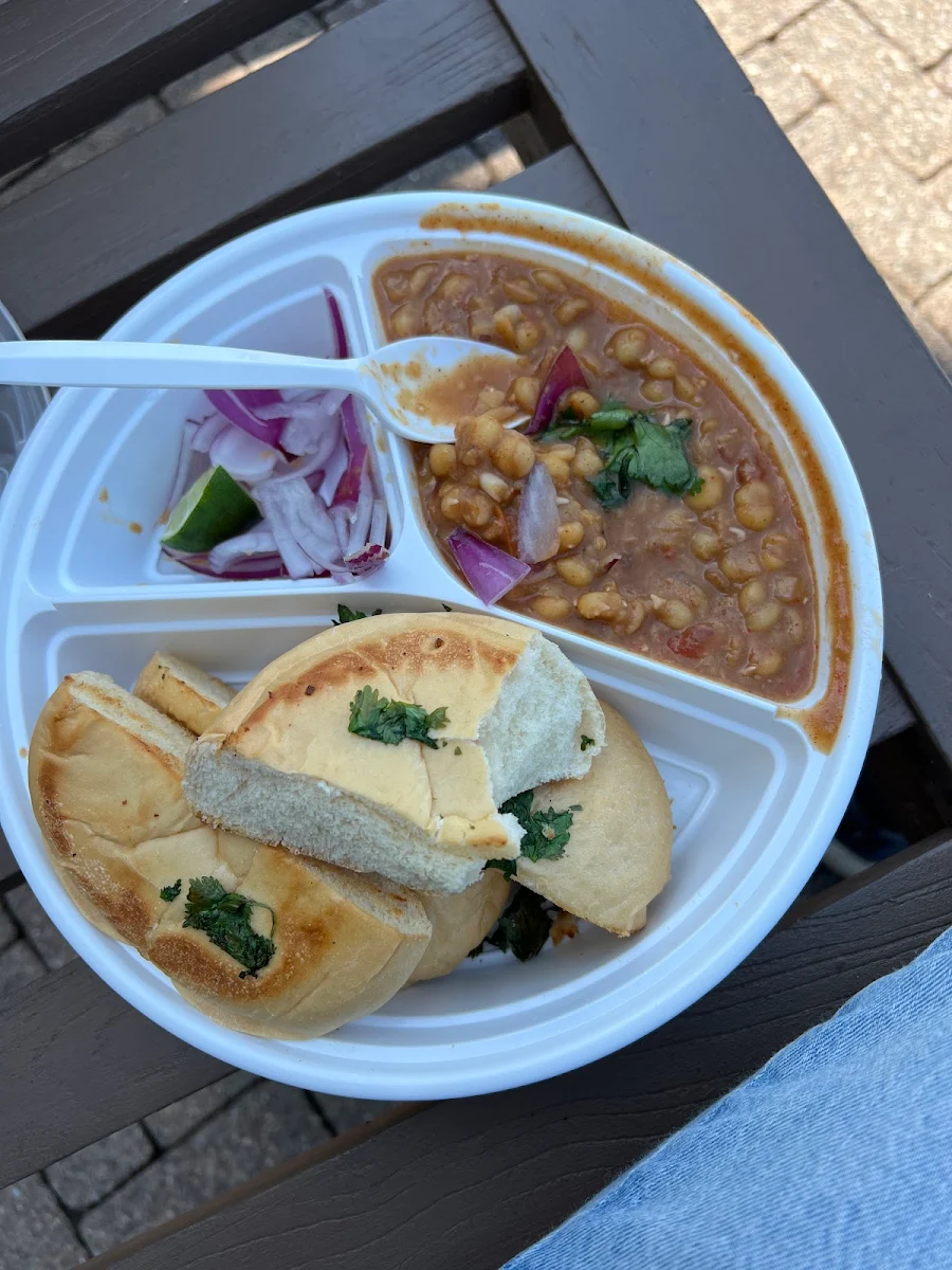Matar Chole Kulche