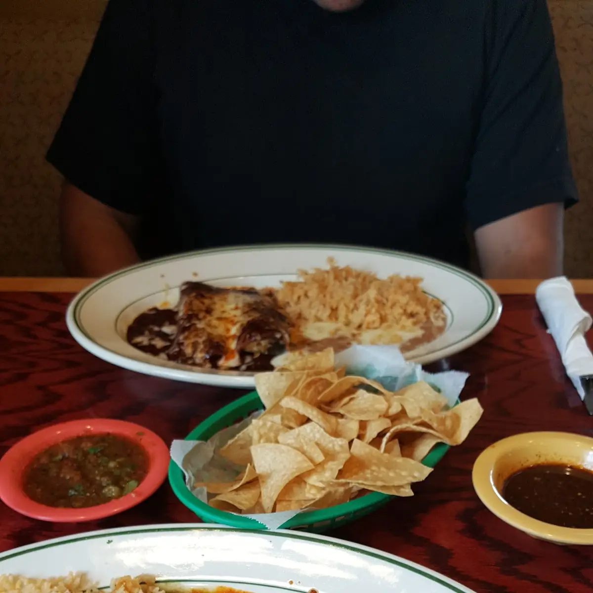 Combination De Chile Relleno Y Enchiladas Verdes