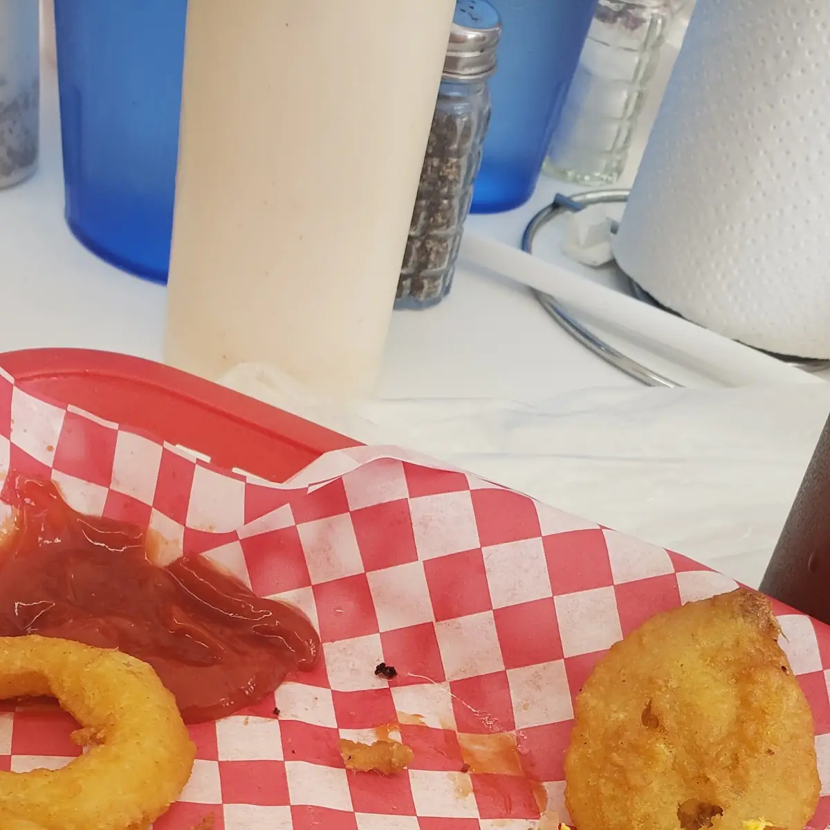 Cheeseburger with Onion Rings