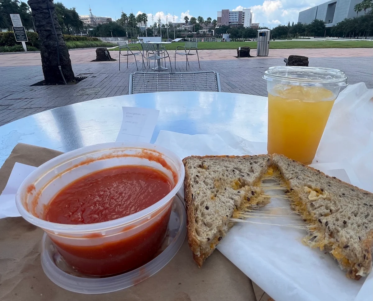 Fresca Grilled Cheese & Tomato Soup