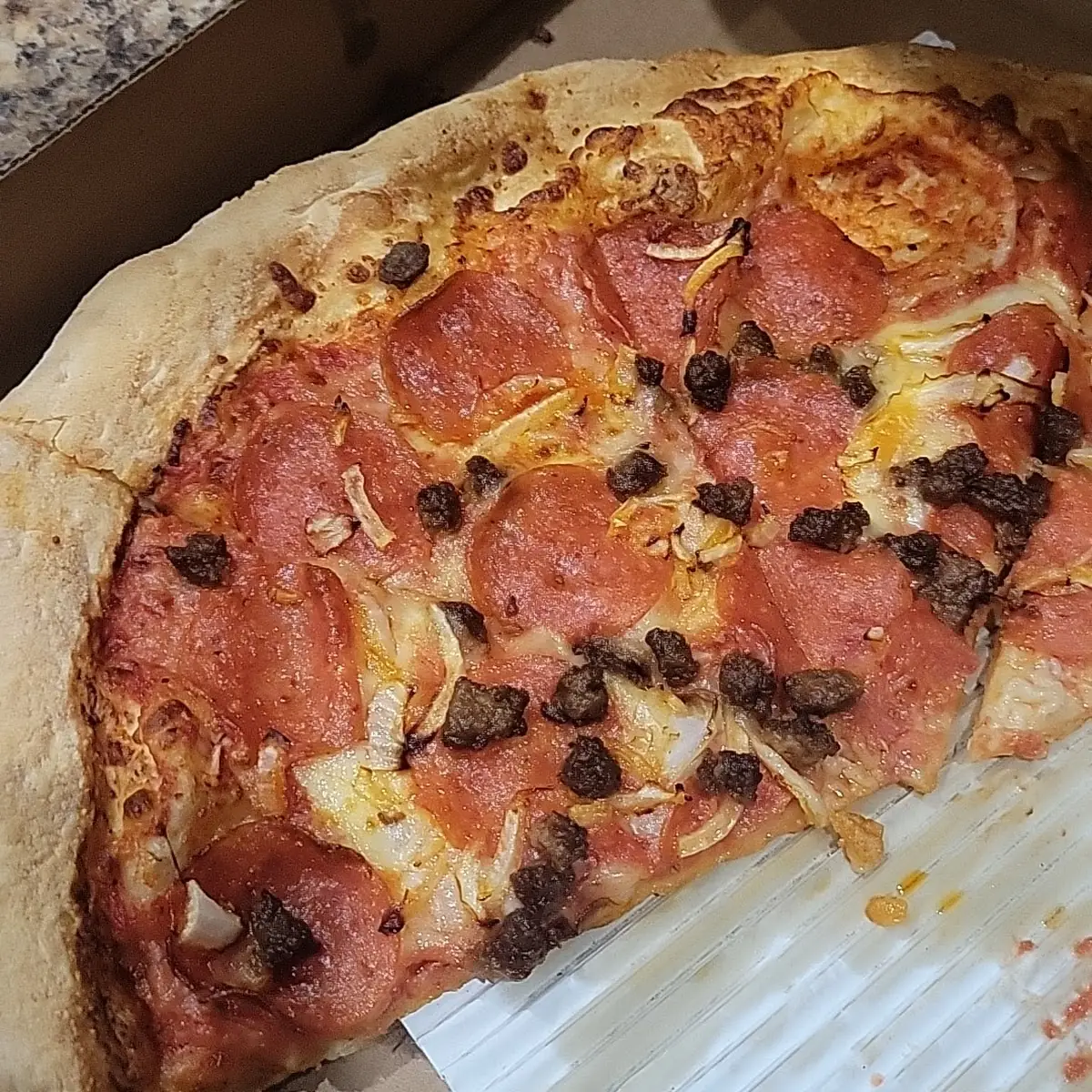 Hamburger Pepperoni Pizza