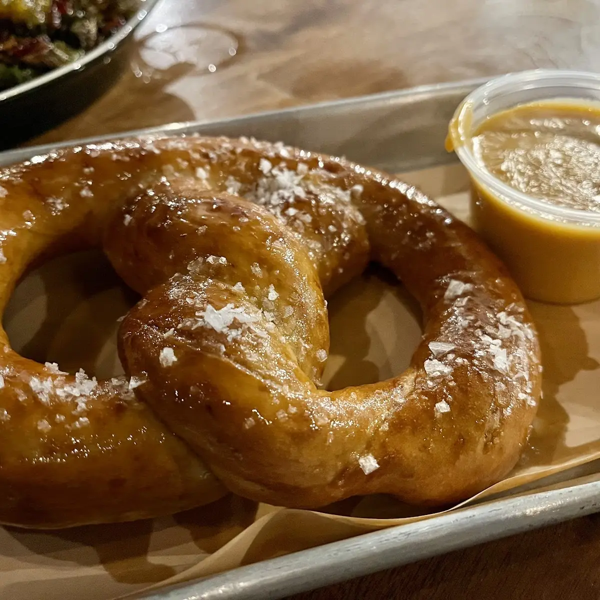 Soft Pretzel w Beer Cheese