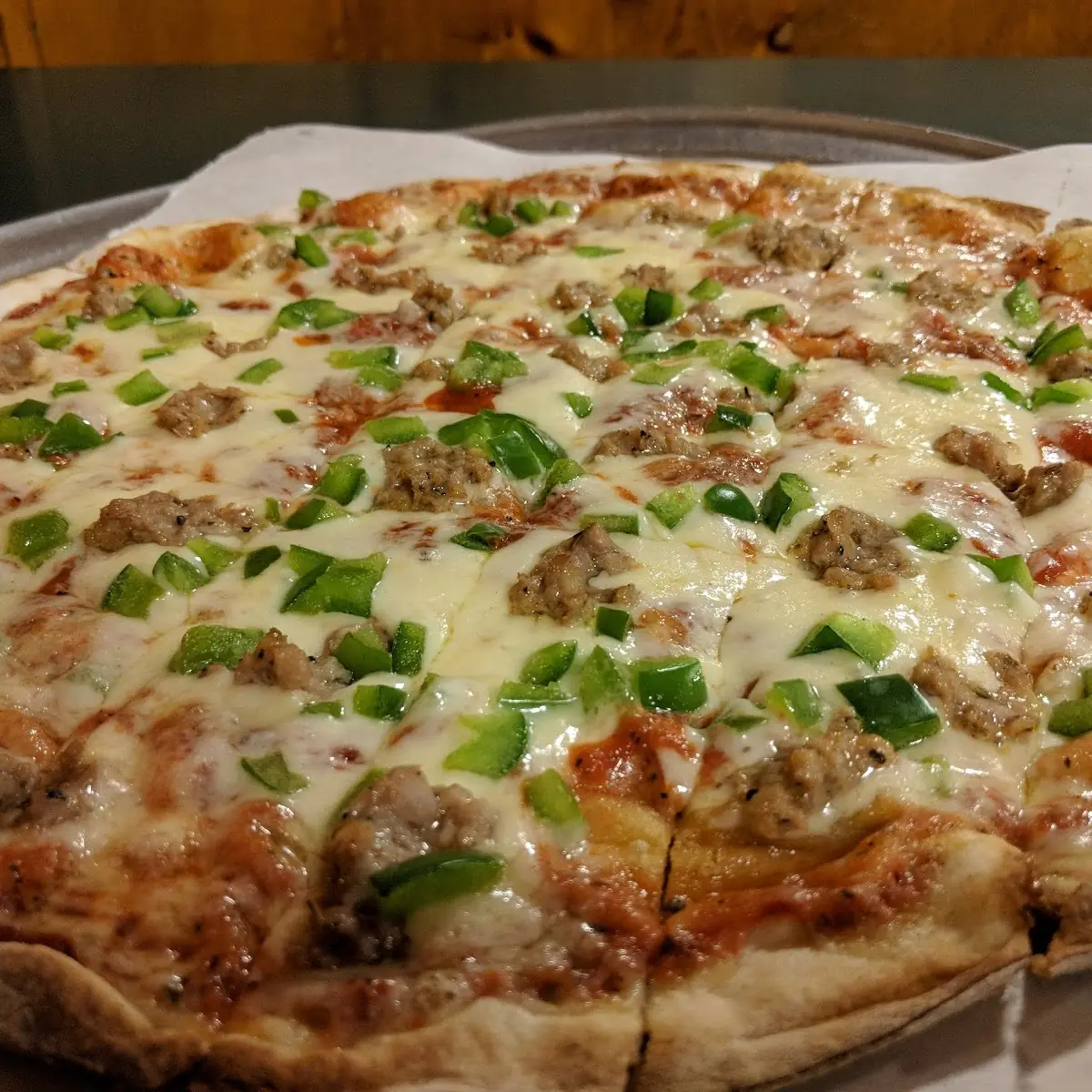 Green Pepper Sausage Pizza