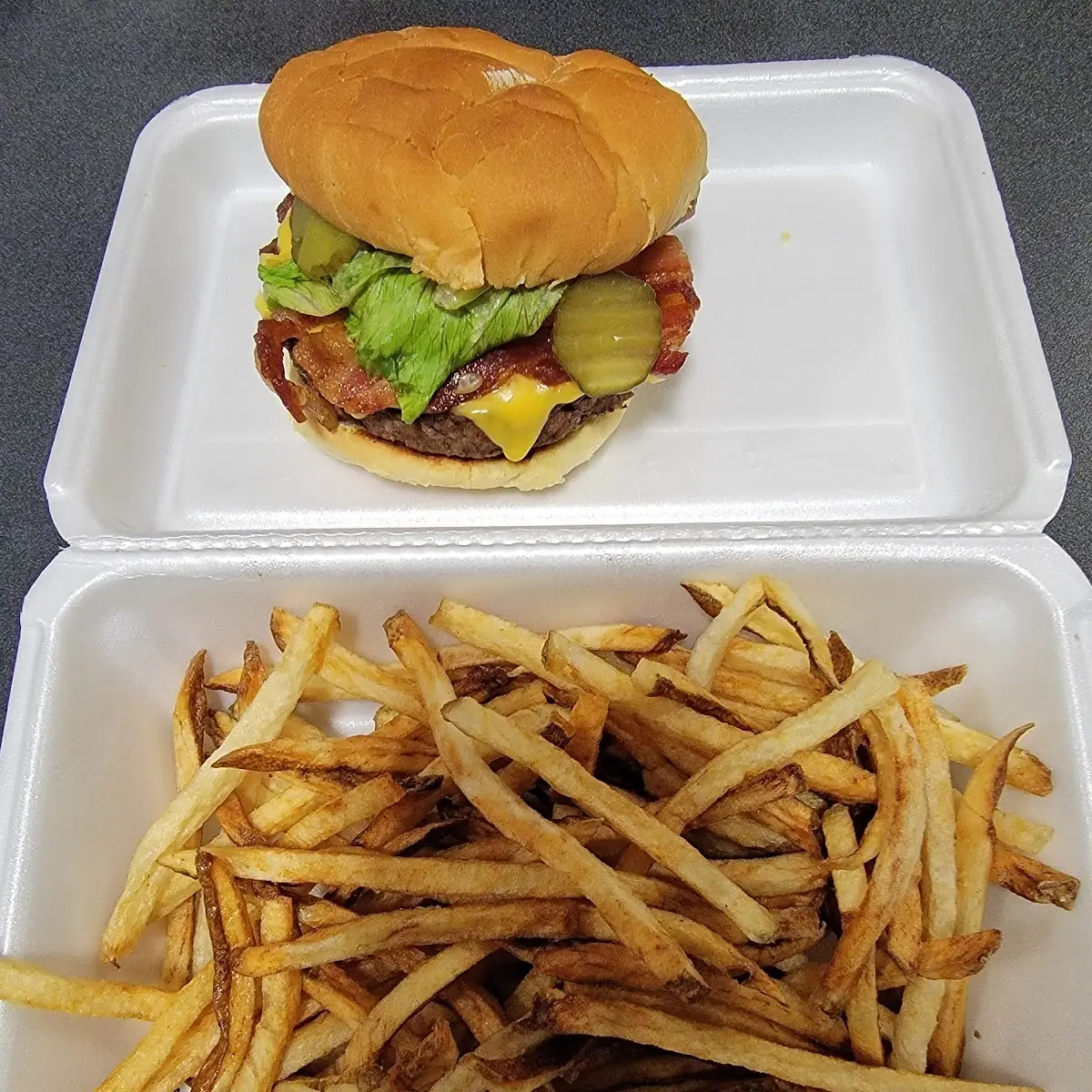 Bacon Cheeseburger w Fries