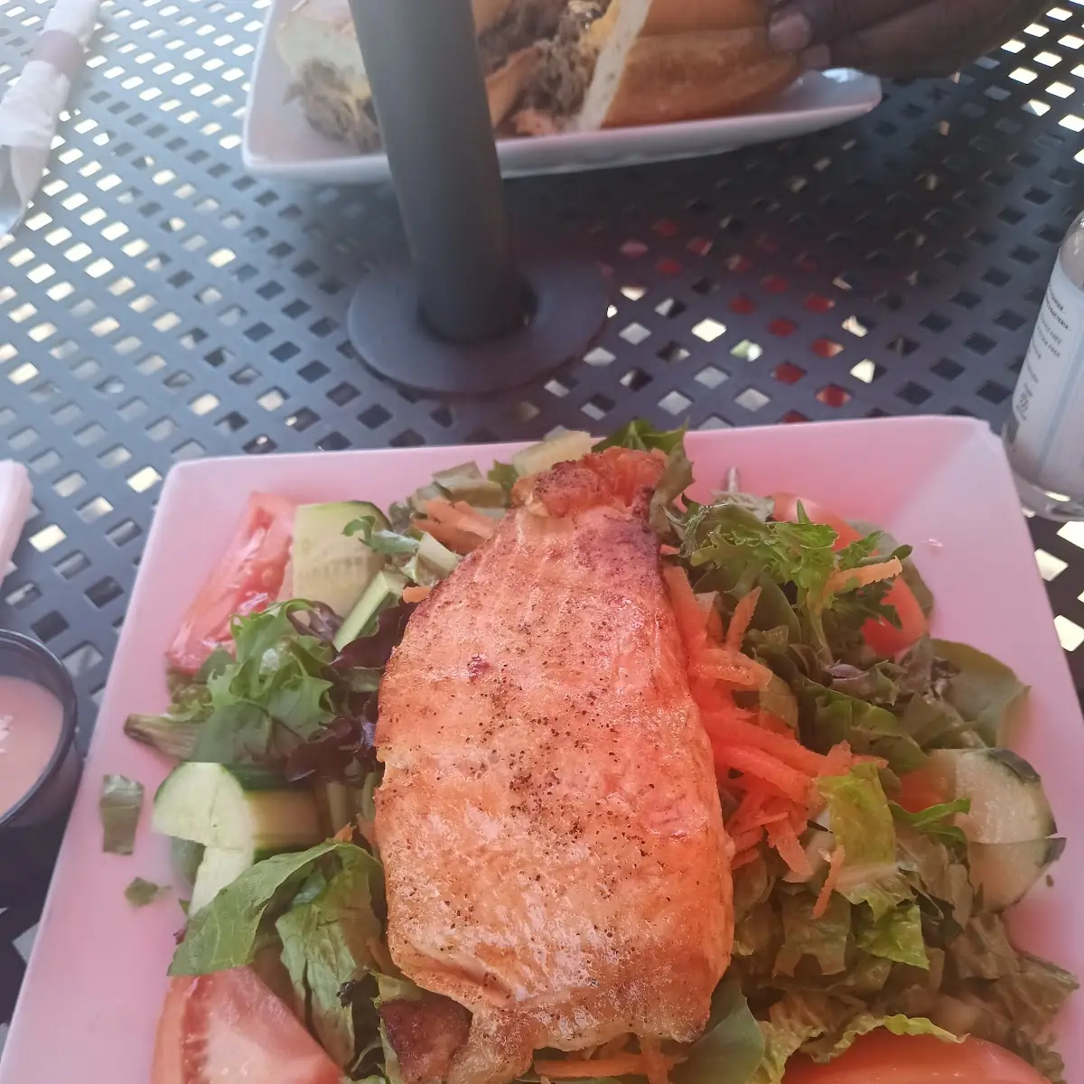 Tossed Salad w Grilled Salmon Filet